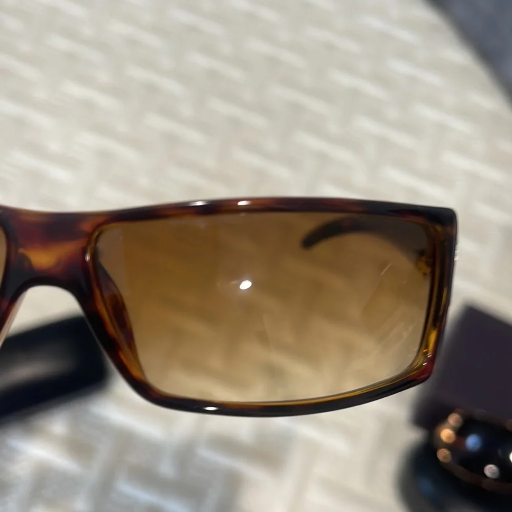 Authentic Gucci Sunglasses (see pics for details ) - Picture 4 of 12